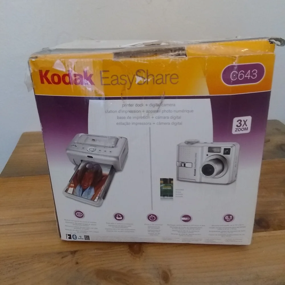 Kodak Easy Share C643 Printer Dock & Digital Camera Bundle